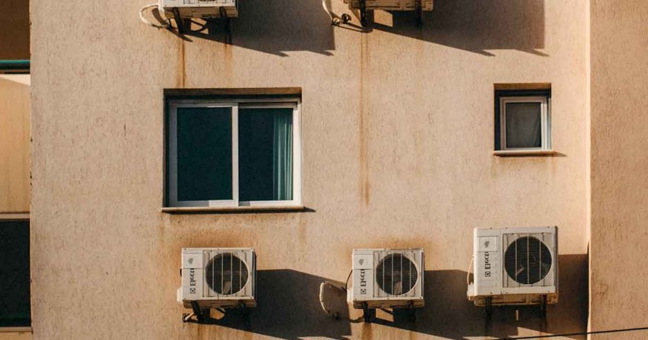 Fachada para instalar un aire acondicionado si vives en un piso