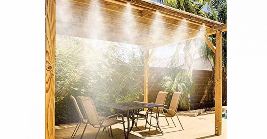 Terraza acondicionado con sistema de nebulización de agua para refrescar el ambiente.