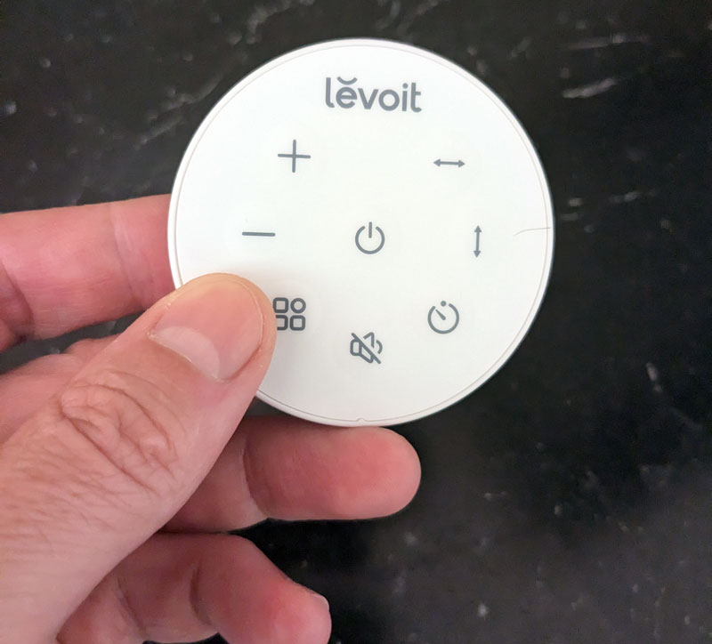 Mando a distancia del ventilador Levoit.