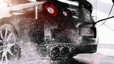 Gimnasia Conquistar frío Lavar el coche con agua a presión consume la mitad que un túnel de lavado