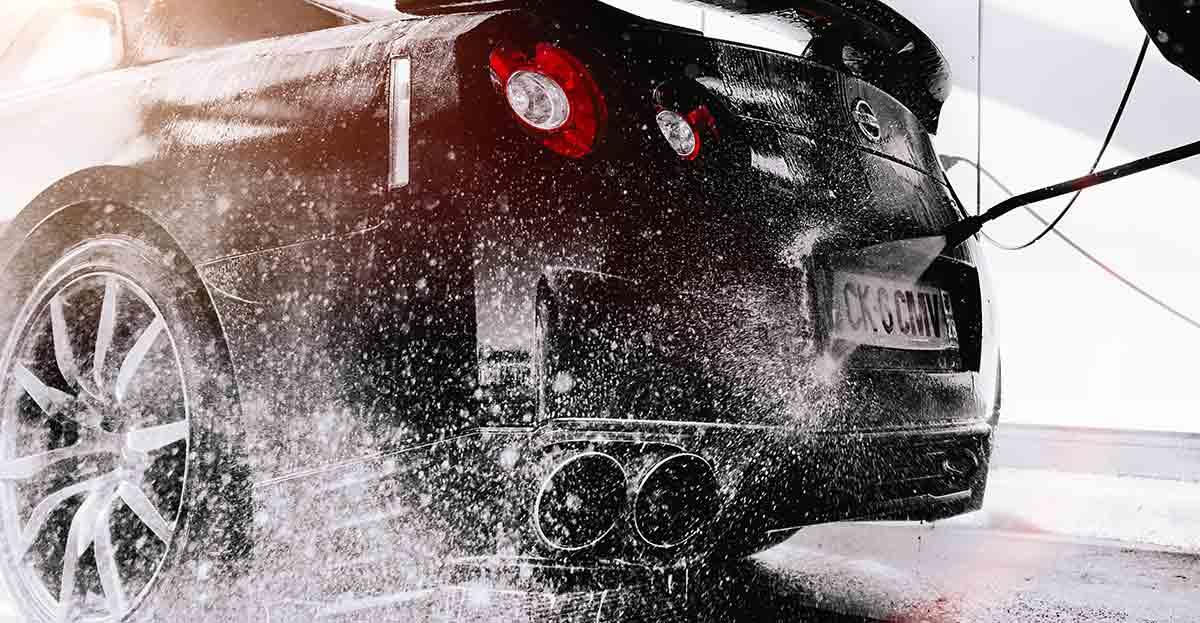 Gimnasia Conquistar frío Lavar el coche con agua a presión consume la mitad que un túnel de lavado