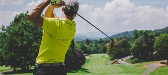 La mitad de los tratos no se cierran en la oficina, sino jugando al golf o de comida