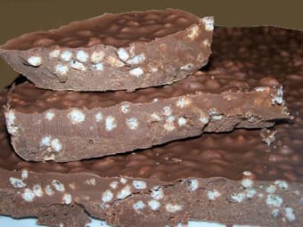 Tableta de turrón de chocolate.