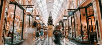 Dependientes, promotores, comerciales, teleoperadores, camareros y mozos: Comercio y hostelería tirarán del empleo en Navidad