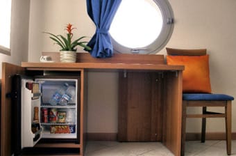 Un minibar de un hotel