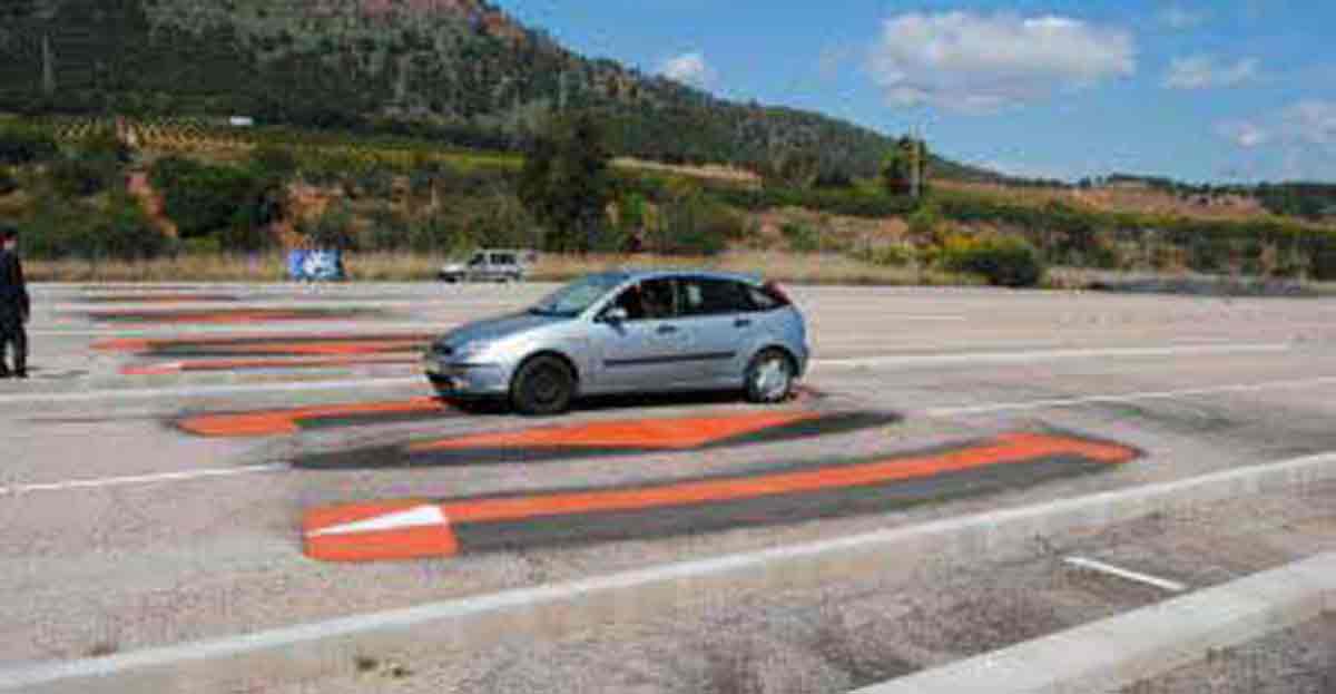 Investigadores valencianos mejoran nuevos badenes para frenar la velocidad del tráfico