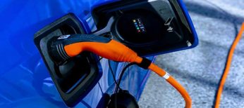 Iberdrola ya vende coches eléctricos incluyendo la instalación del punto de recarga