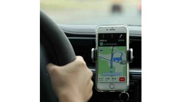 Los navegadores y la nueva Ley de Tráfico: 200 euros de multa por conducir y manipular el GPS