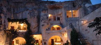 Hotel raro: alojamiento en una cueva.