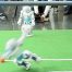 Mundial de fútbol de robots contra futbolistas