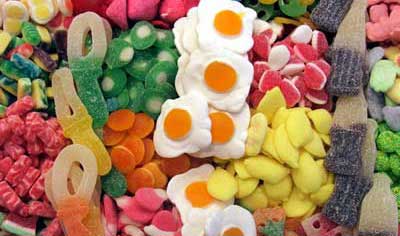 Chucherías con azúcar, fatales para las caries de los niños.