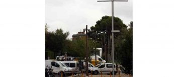 Unas antenas parecidas a farolas detectan y avisan de dónde hay plazas libres de aparcamiento