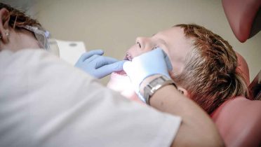 No cuidamos los dientes ni la boca, pero gastamos 289 euros de media en el dentista