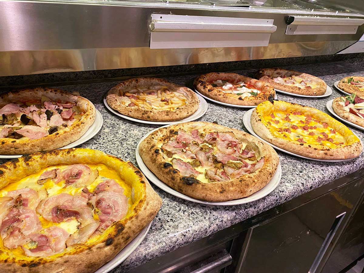 Varias pizzas de Napoli
