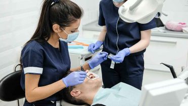 El culto a la estética y las facilidades de pago aumentan las ortodoncias entre los adultos