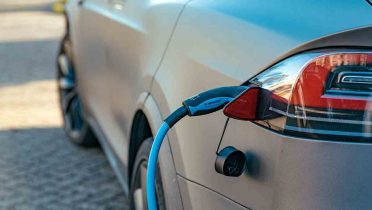 El elevado precio y la escasa autonomía lastran al coche eléctrico