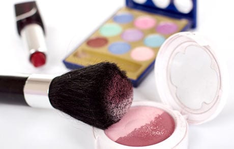 Productos de cosmética y belleza femenina.