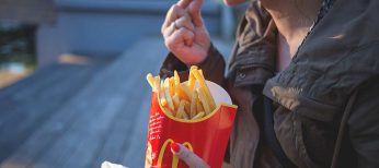 Los españoles somos los que menos nos gastamos en la comida rápida de McDonald’s y Burger King