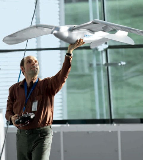 El pájaro SmartBird mide 2 metros de envergadura.