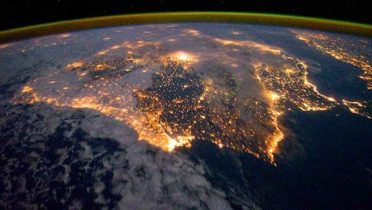 La península Ibérica de noche vista desde el espacio