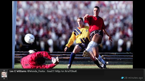 Twitter Ticker en un televisor Sony Bravia.