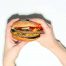 Una hamburguesa en mal estado de Kentucky Fried Chicken le obliga a pagar una indemnización de 6,3 millones