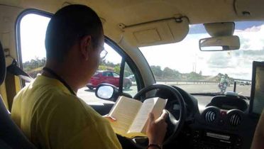 Demostrado, en el futuro se podrá 'conducir' y leer un libro a la vez
