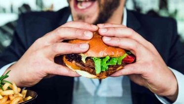 Los expertos rechazan que comer menos alargue la vida