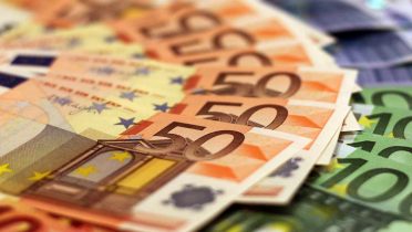 Banco de España y CNMV hablan de malas prácticas en la comercialización de productos financieros a particulares