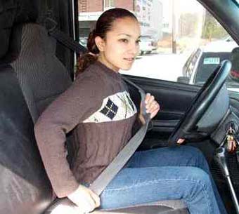 Ponerse el cinturón de seguridad en el coche es un seguro de vida, además de asegurarte compensaciones en caso de accidente.