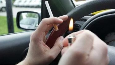 Los coches de fumadores triplican las recomendaciones sobre partículas dañinas de la OMS