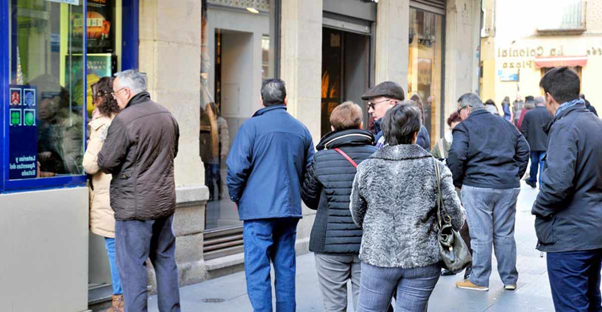 ¿Cuánto dinero gastamos en lotería de Navidad?