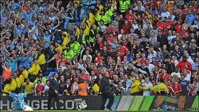 Aficiones enfrentadas, entre ellas la del Arsenal.