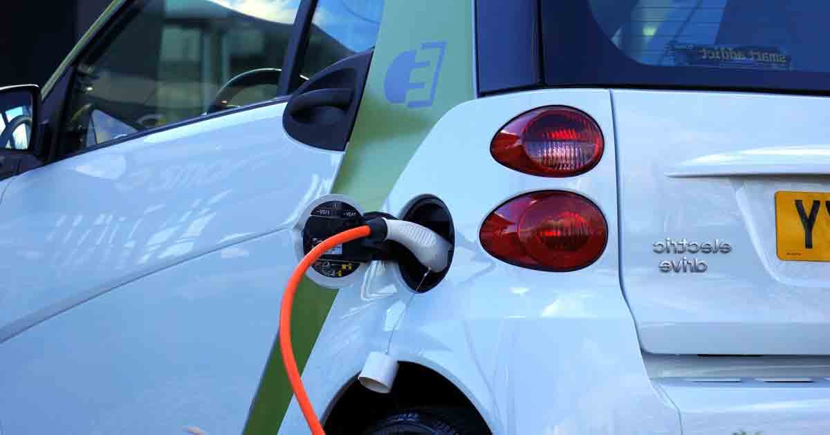 Los silenciosos coches eléctricos tendrán que hacer un mínimo de ruido para que los peatones los oigan