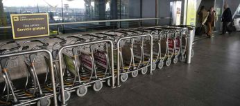 Los carritos para la maleta del aeropuerto, a euro