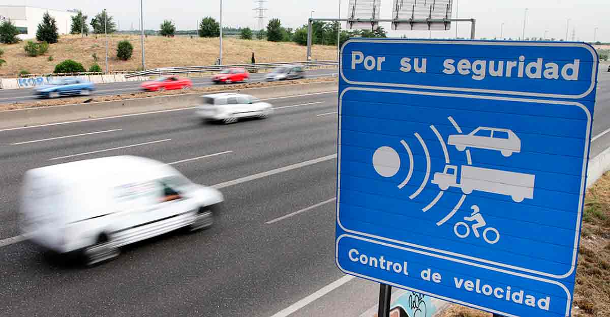 La mayoría de conductores apoya subir el límite de velocidad a 130 km/h, pero no conducir sin cinturón