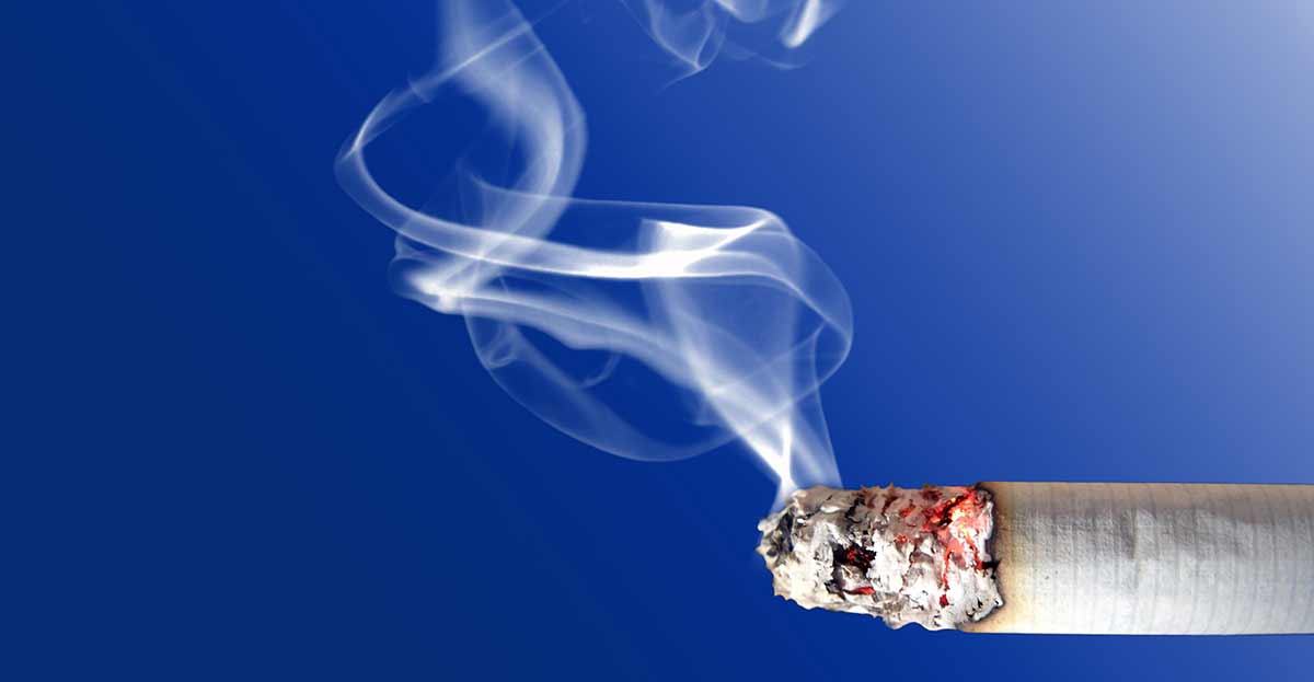 El humo del tabaco en bares, restaurantes y discotecas se reduce un 90 % en tres años