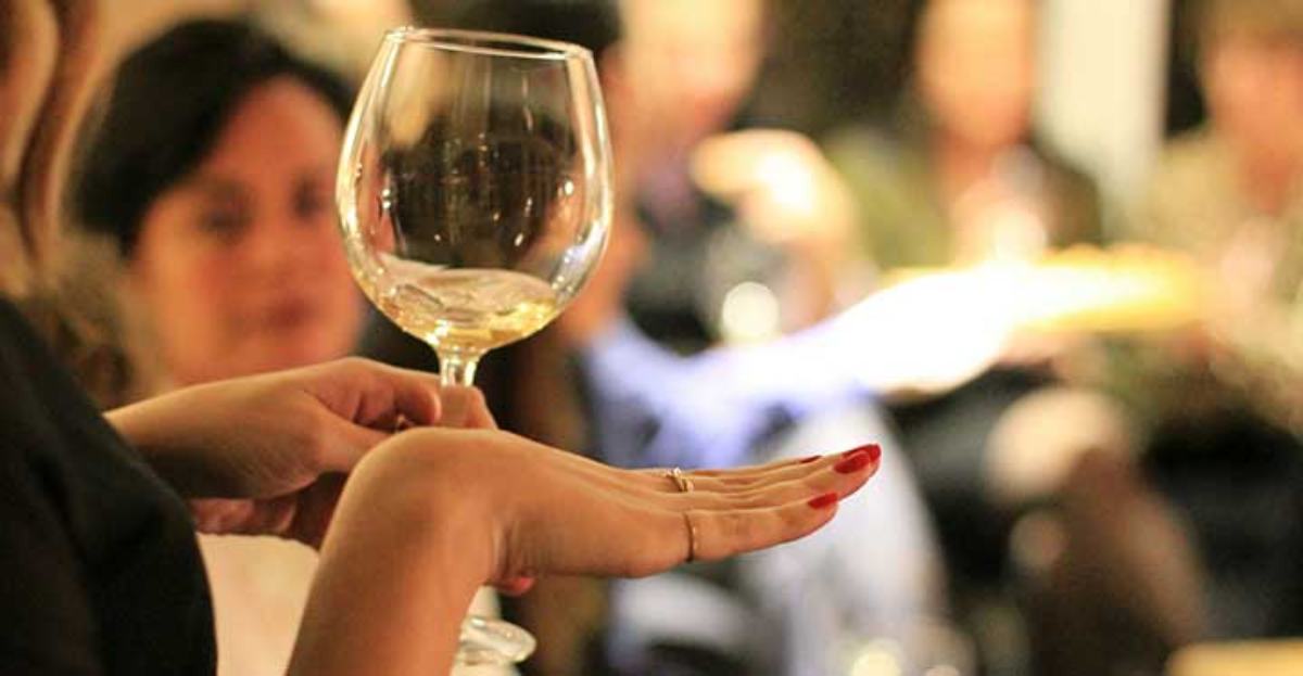 Directivos y profesionales cualificados, los que más alcohol toman