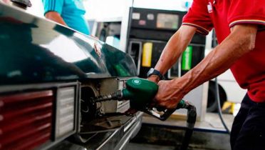 Investigan los precios de los combustibles por el 'efecto lunes' en las gasolineras