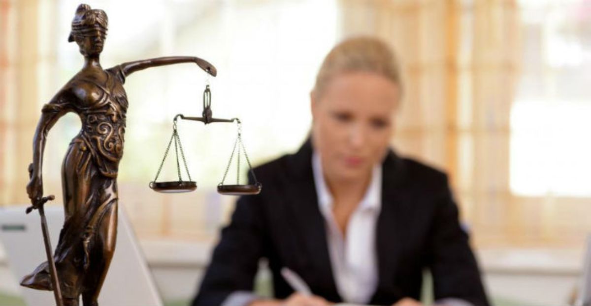 Más de la mitad de los abogados ha bajado precios con la crisis