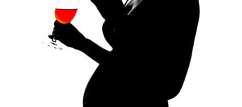 Beber alcohol durante el embarazo no es bueno ni malo para el bebé