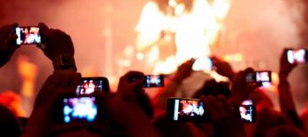 El smartphone acaba con mecheros y cámaras en los conciertos