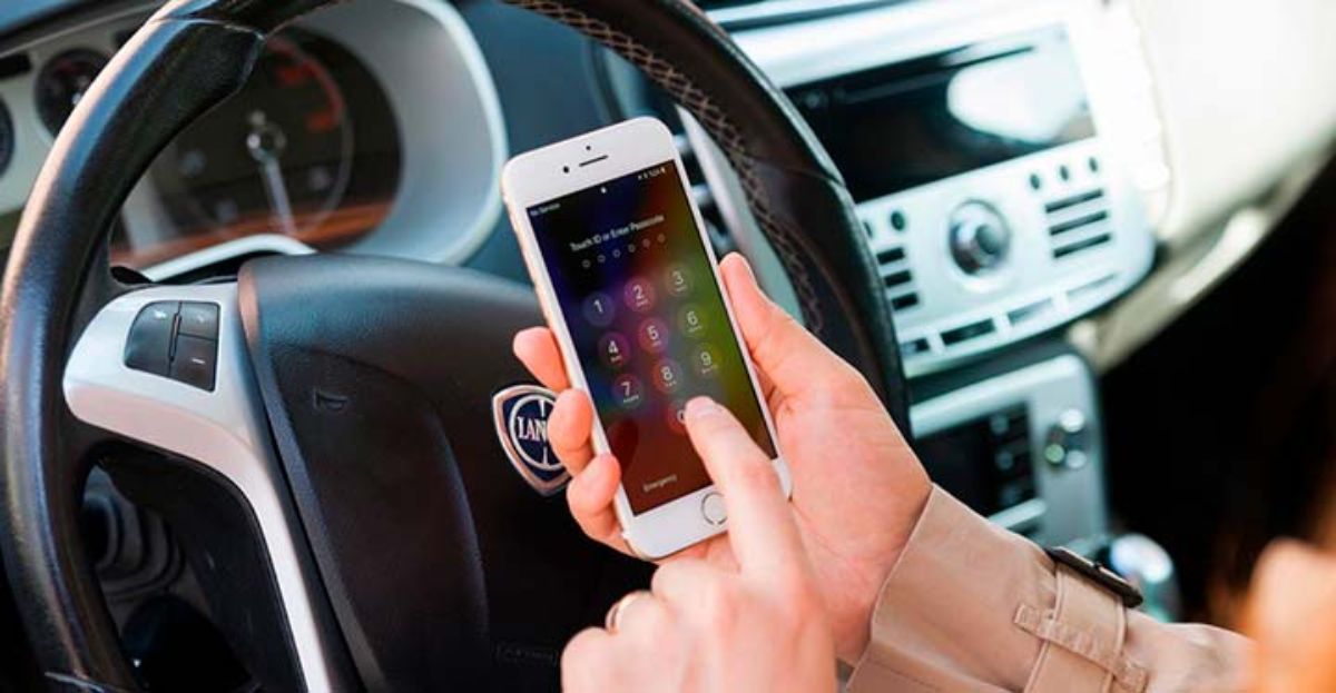 Más de 3.200 multados en una semana por hablar con el móvil conduciendo