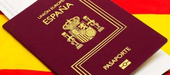 Los 270.000 nuevos nacionalizados españoles empezarán a jurar la Constitución desde la próxima semana