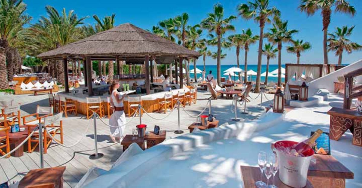 El trabajo de verano está en las zonas costeras para el turismo