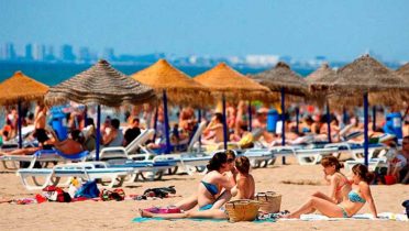 Los británicos vienen a España de vacaciones a tener hijos