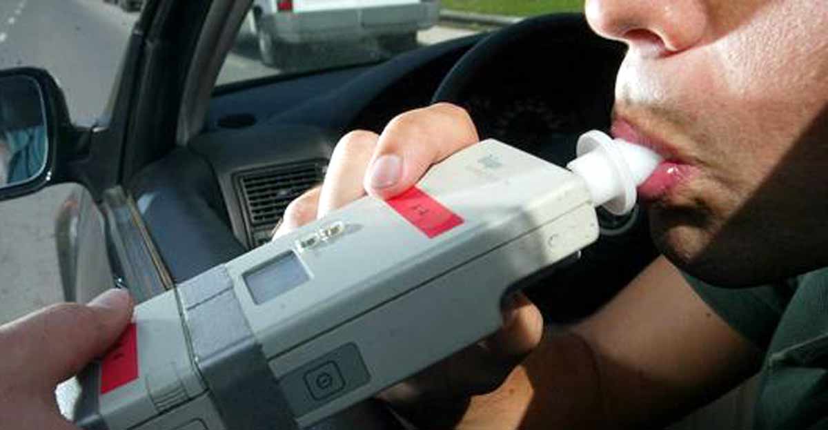 10 cosas que no debes hacer si estás de fiesta y conduces