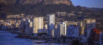 Costa de Calpe, en Alicante, donde se puede ver los estragos del ladrillo frente a la playa.