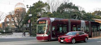 Un Mazda 6 en el que se prueba el sistema de seguridad avanzada.