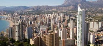 Razones para comprar un piso en la costa alicantina, como en Benidorm, en imagen